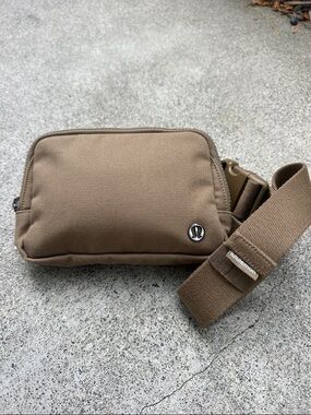 Lululemon Everywhere Belt Bag 1L